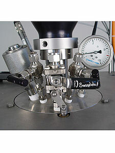 Medium scale pressure reactors_Configurable reactor head